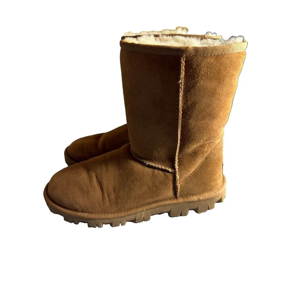 UGG Australia Classic Short Suede Boot # 5835 Chestnut Brown Size 8/EU 39